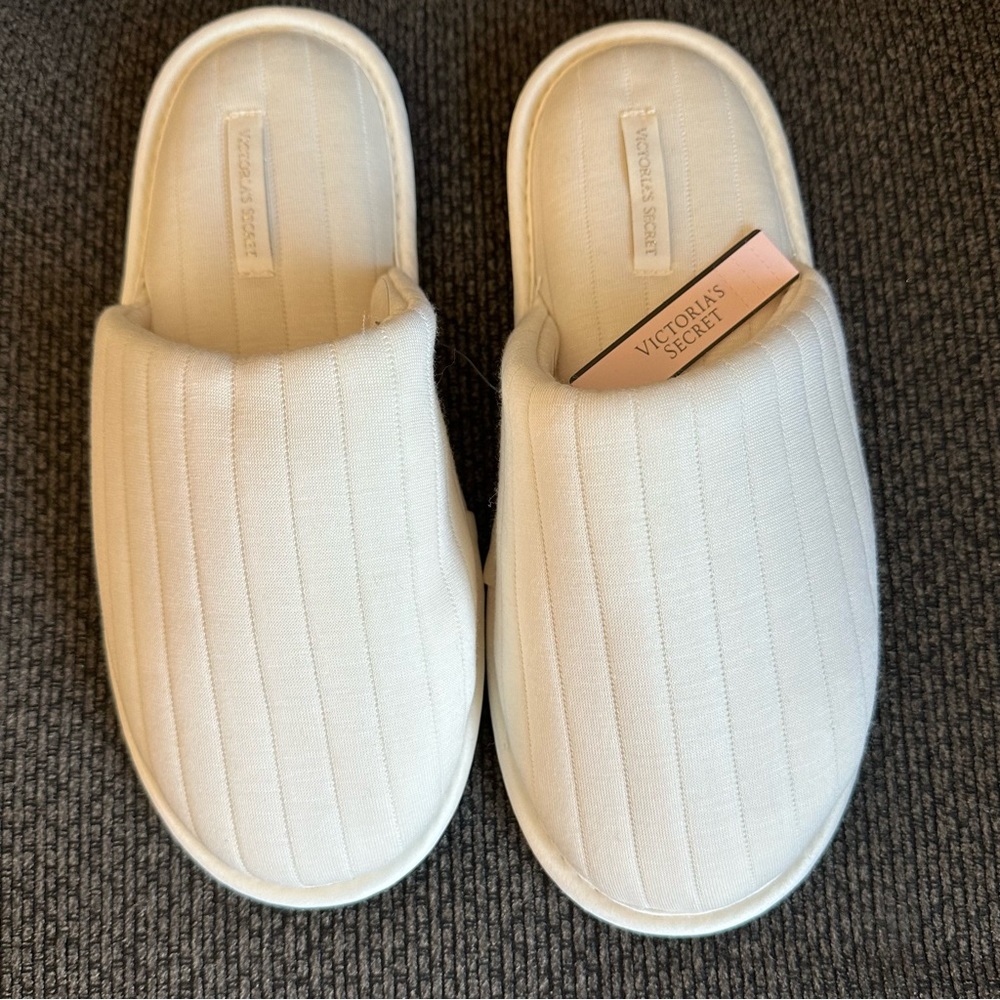 Victoria Secret Quilted women slippers - Picture 2 of 2